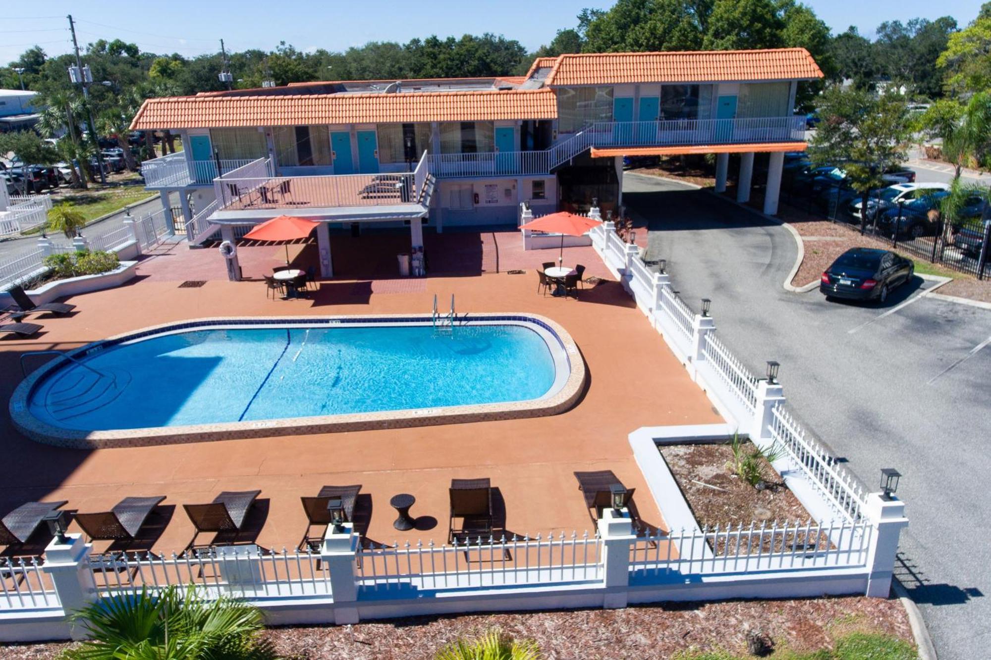 Howard Johnson By Wyndham Clearwater - Dunedin Екстер'єр фото