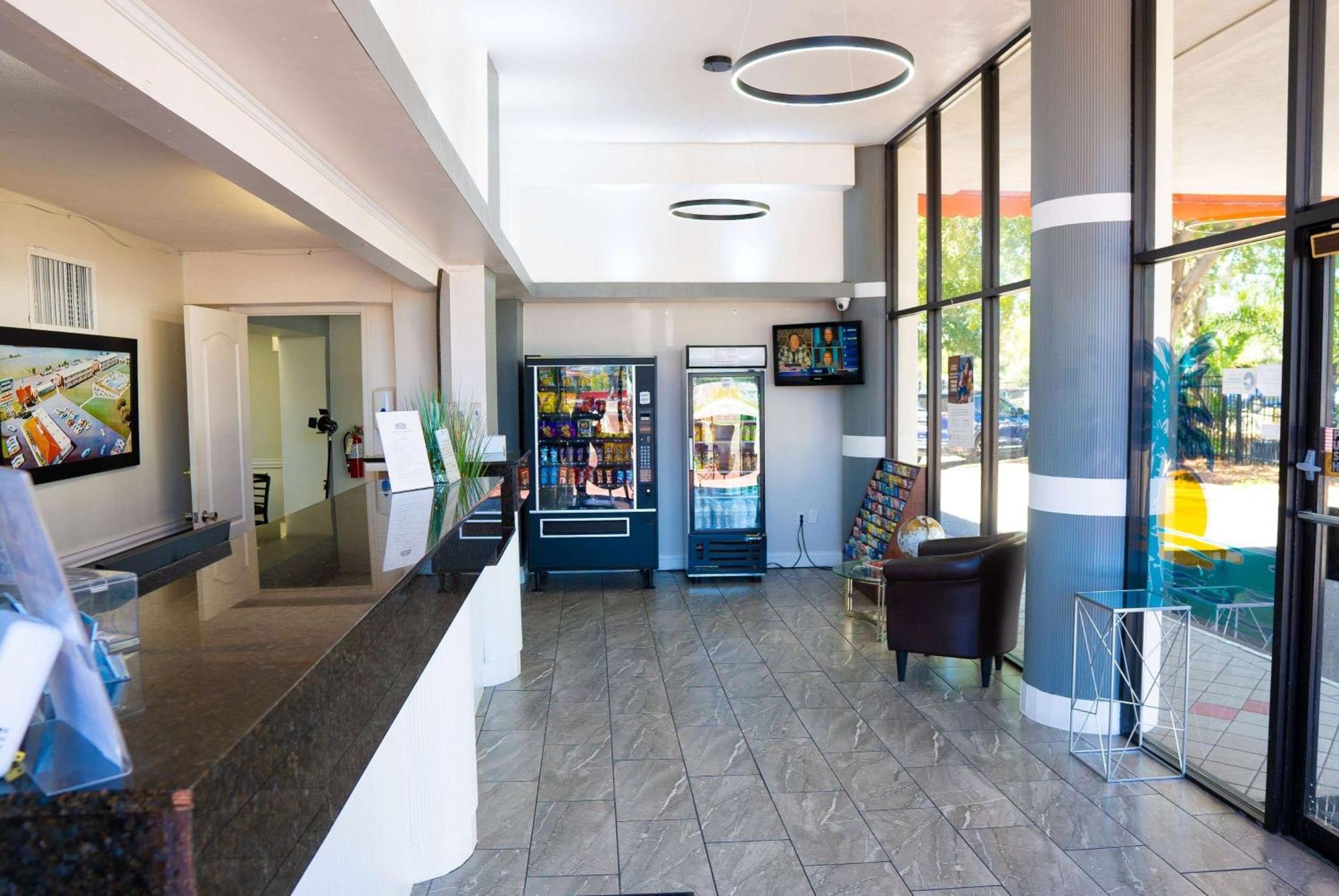 Howard Johnson By Wyndham Clearwater - Dunedin Екстер'єр фото
