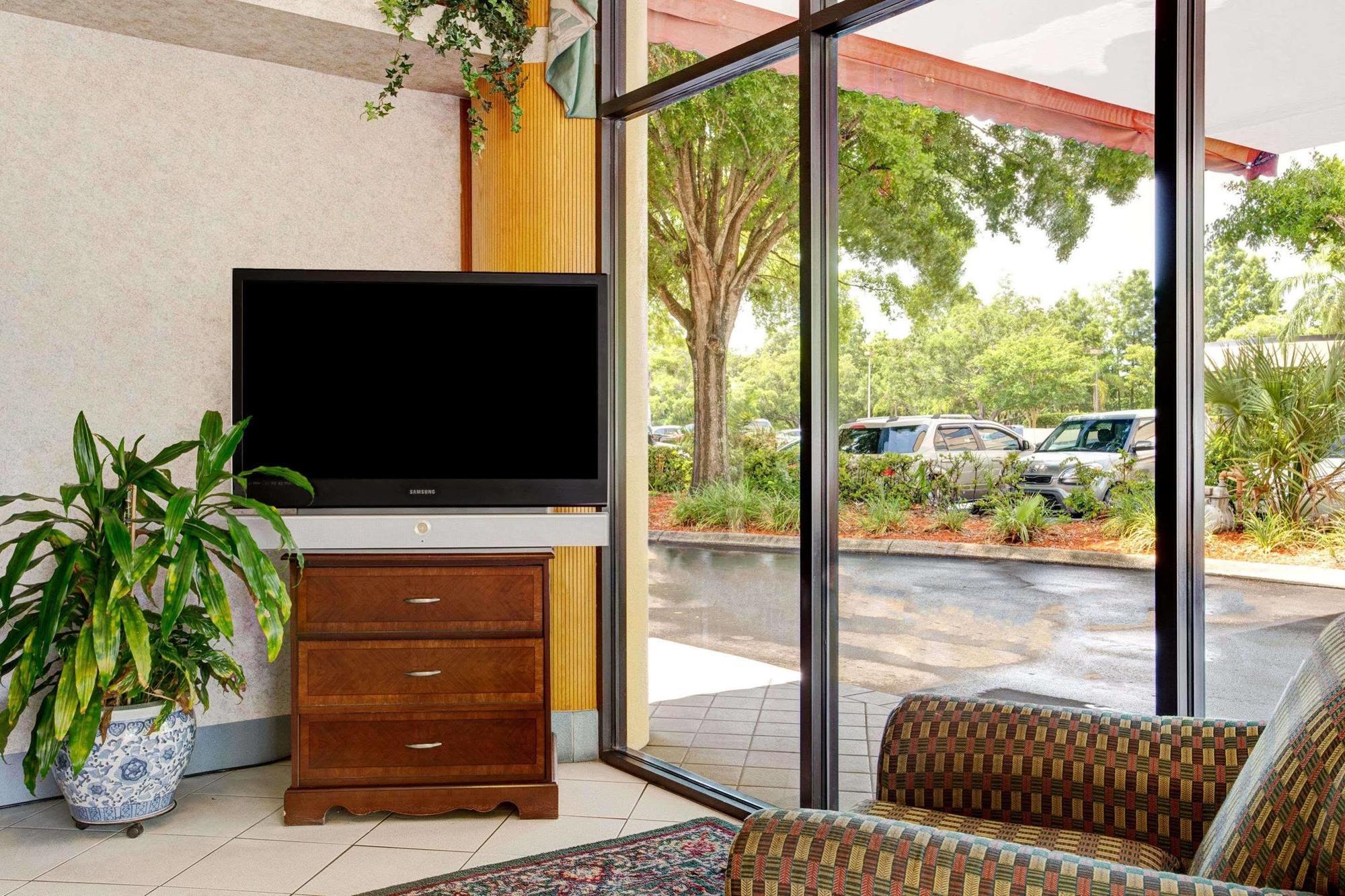 Howard Johnson By Wyndham Clearwater - Dunedin Екстер'єр фото