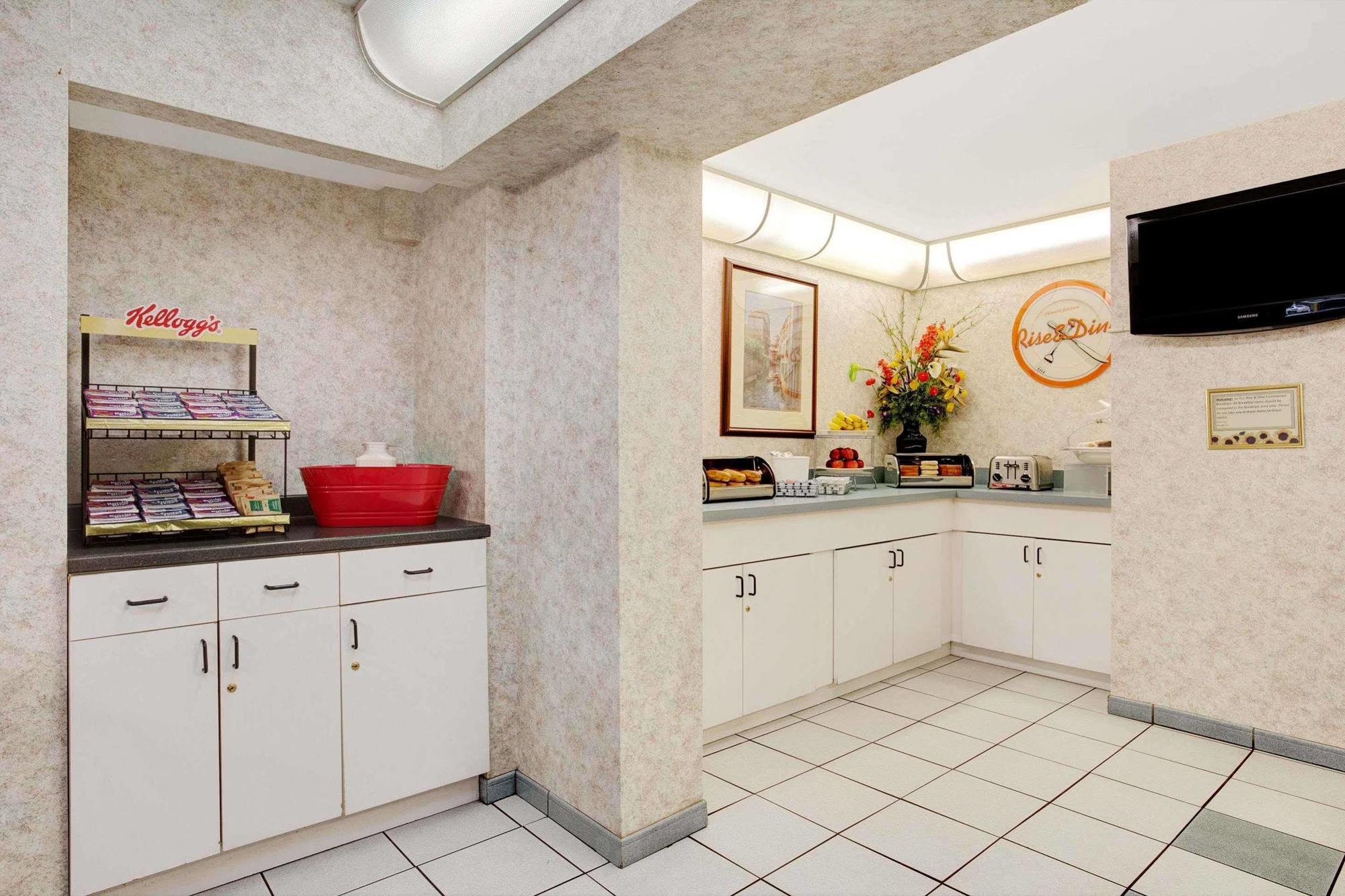 Howard Johnson By Wyndham Clearwater - Dunedin Екстер'єр фото